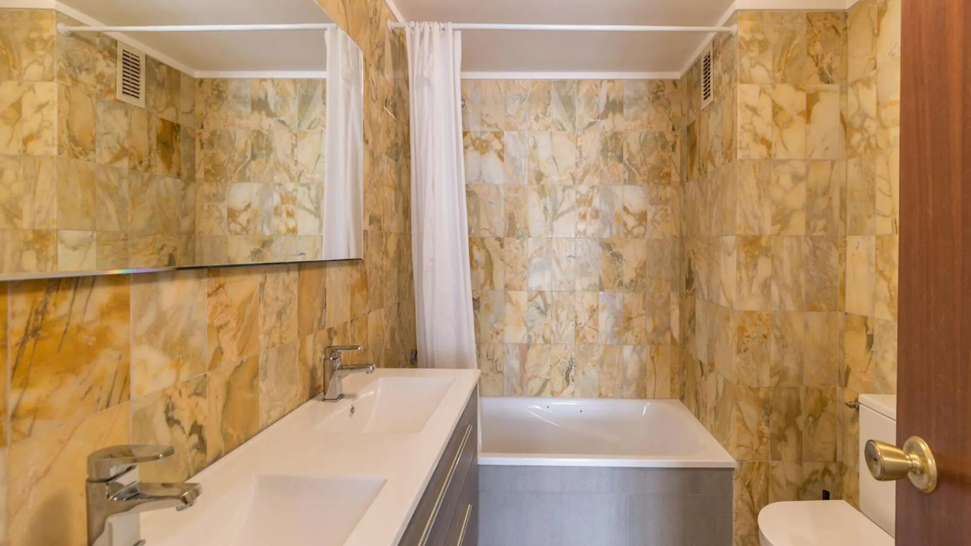 4 Bedroom Apartment In Costa Brava L' Escala Spanyolország