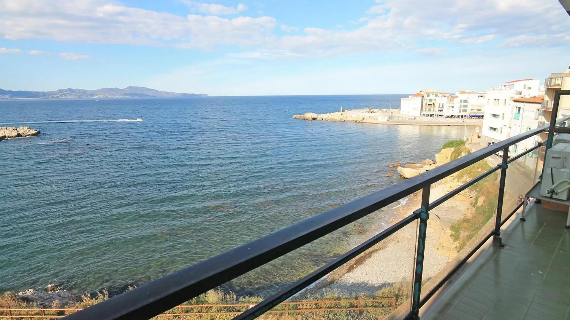 4 Bedroom Apartment In Costa Brava L' Escala